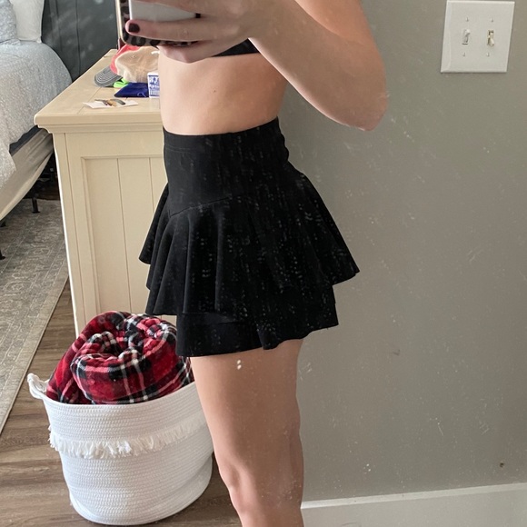 SHEIN black ruffle skirt - Picture 4 of 5